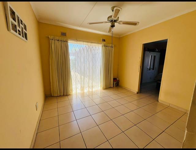 3 BEDROOM HOUSE FOR SALE IN NEWLANDS WEST